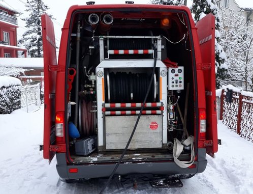 Kombi sa opremom za odgušenje kanalizacije